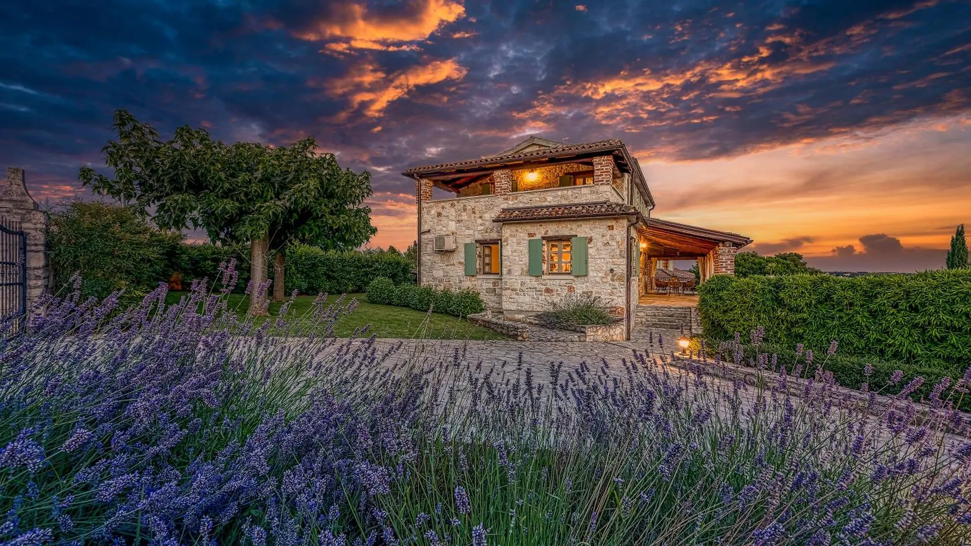 Vila Amyra With Pool - Happy Rentals Sveti Lovrec Pazenaticki Croatia