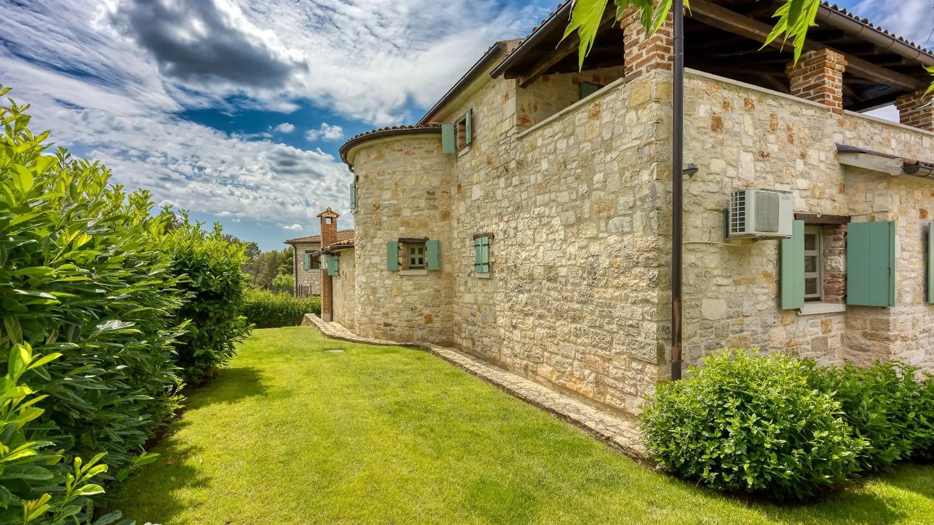Vila Amyra With Pool - Happy Rentals Sveti Lovrec Pazenaticki Villa