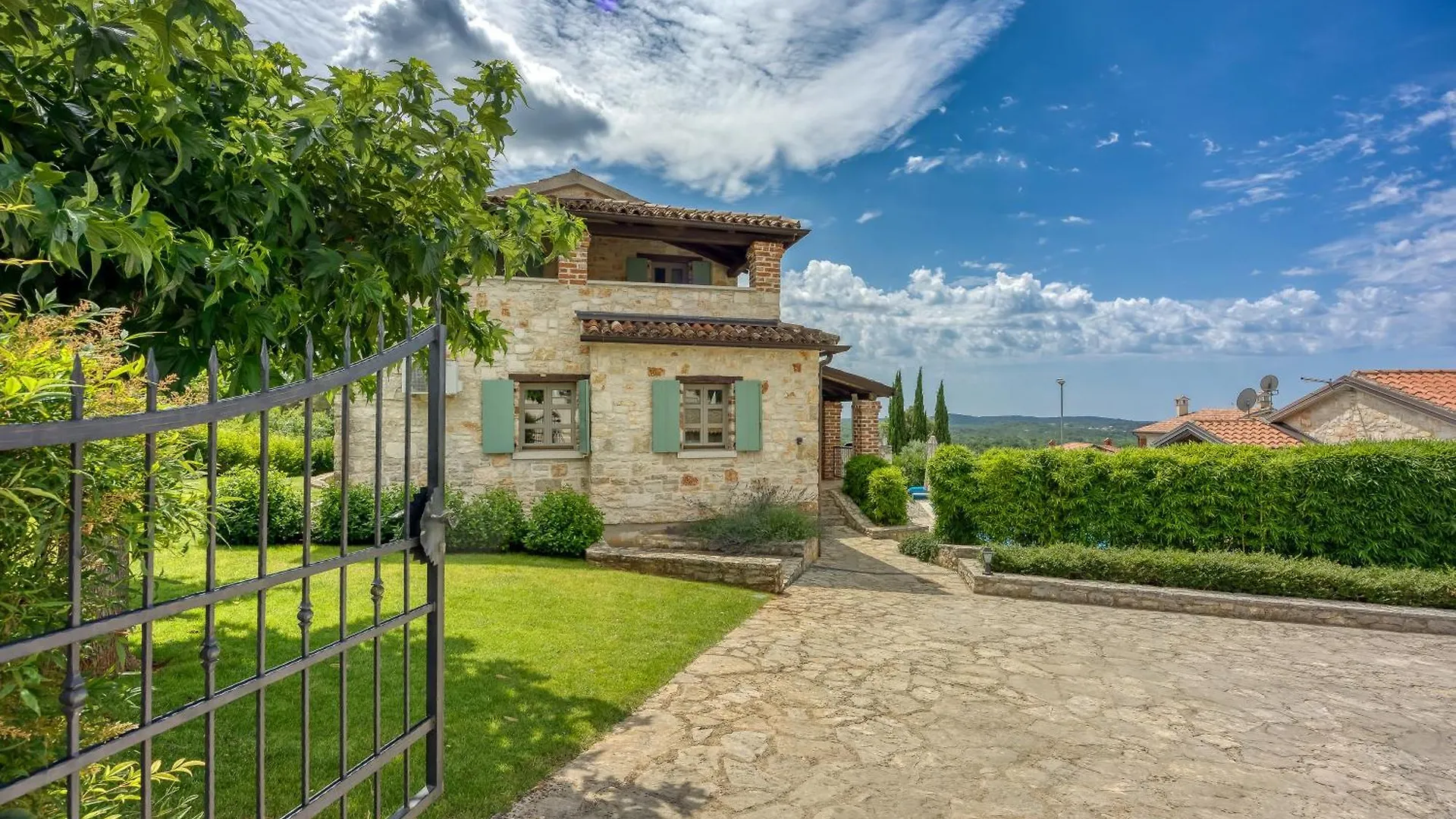 Villa Vila Amyra With Pool - Happy Rentals Sveti Lovrec Pazenaticki Croatia