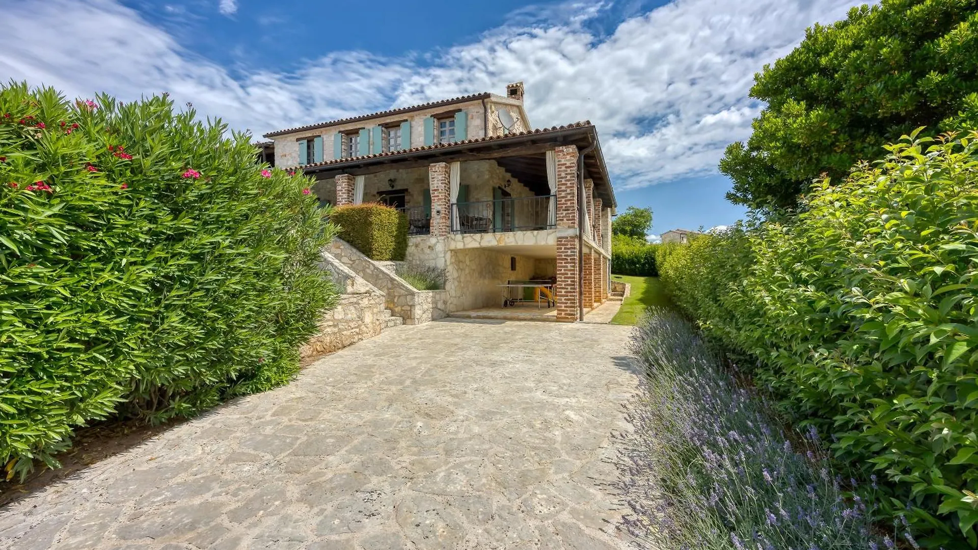 Villa Vila Amyra With Pool - Happy Rentals Sveti Lovrec Pazenaticki