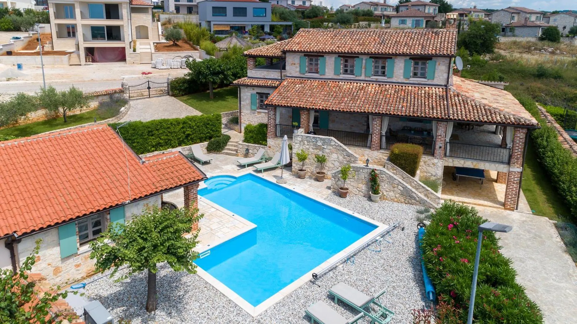 Vila Amyra With Pool - Happy Rentals Sveti Lovrec Pazenaticki 0*,